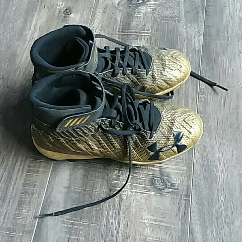 Boys Under Armor Cleats